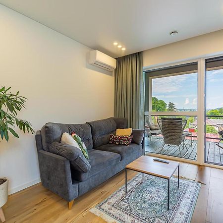 Sky Apartment With Free Parking And Balcony & Ac カウナス エクステリア 写真