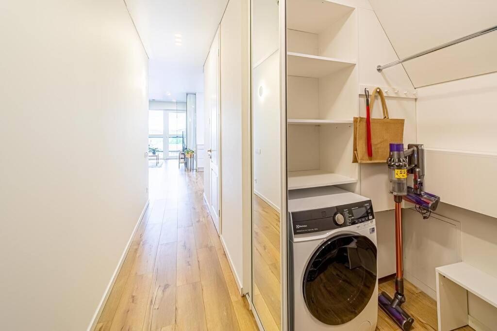 Sky Apartment With Free Parking And Balcony & Ac カウナス エクステリア 写真