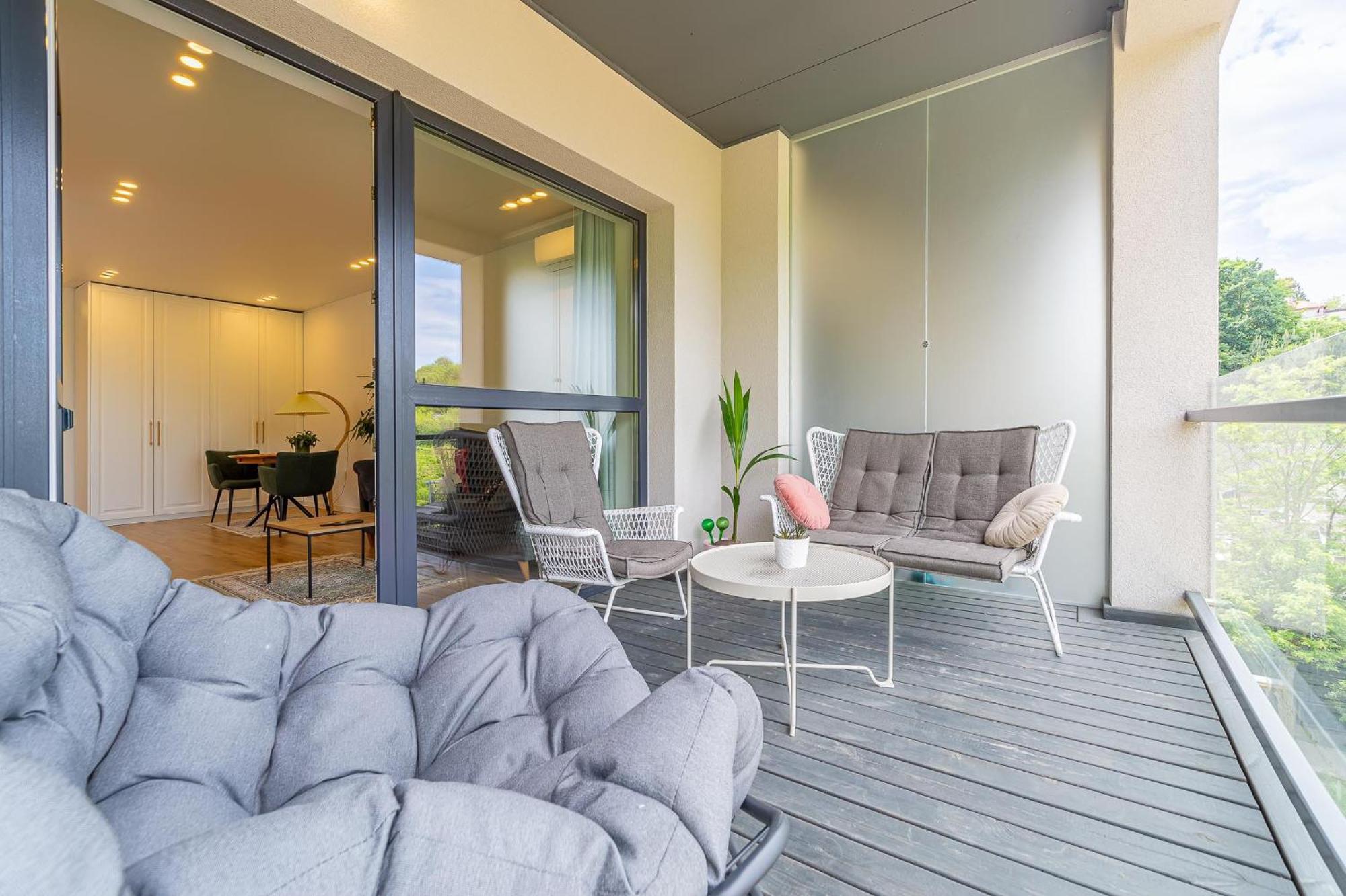 Sky Apartment With Free Parking And Balcony & Ac カウナス エクステリア 写真