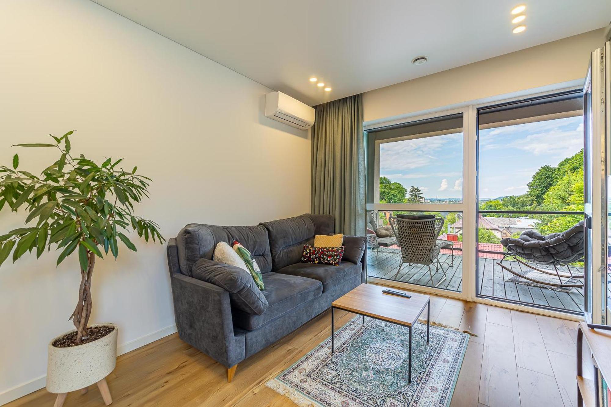 Sky Apartment With Free Parking And Balcony & Ac カウナス エクステリア 写真